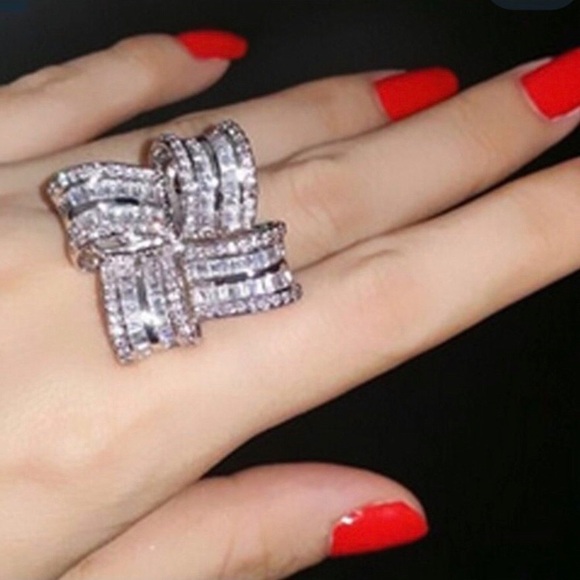 ¥ New Luxury Diamond 925 Sterling Silver Ring - Picture 2 of 7